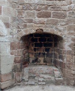 Fireplace in one of the towers of the keep: this was inhabited up until the 20th century