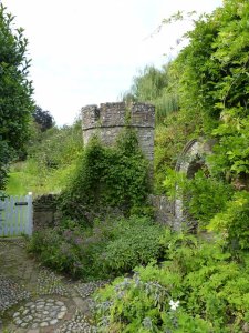 Castellated features in the garden