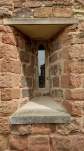 Arrow loop in the wall