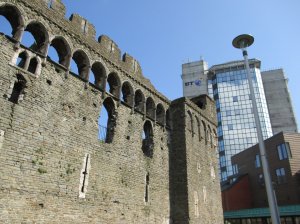 Views of the decorative parapet