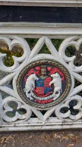 'Loyaltie Me Lie'Anglo-Norman phrase meaning 'Loyalty Binds Me'. The personal motto of King Richard III