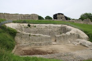 Views of the ruined keep building..
