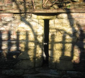 Arrow-loop window at Castle Park, Bristol