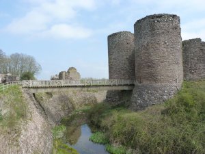 The inner gatehouse & long bridge