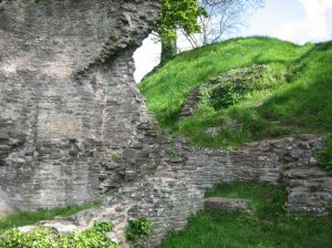 close-up of the gatehouse tower from the bottom of the motte
