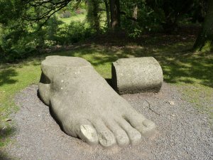 Quirky feet feature