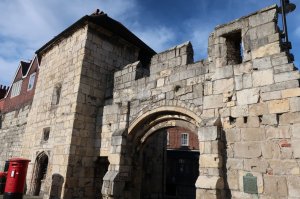 Queen Margaret's Arch and Tower