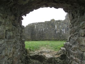Close-up of the entrance to the round tower