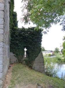 An arrow loop on the side of the gatehouse