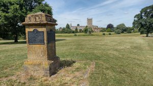 Memorial plaque to the Battle of Tewkesbury, sited in the Vineyards Fields